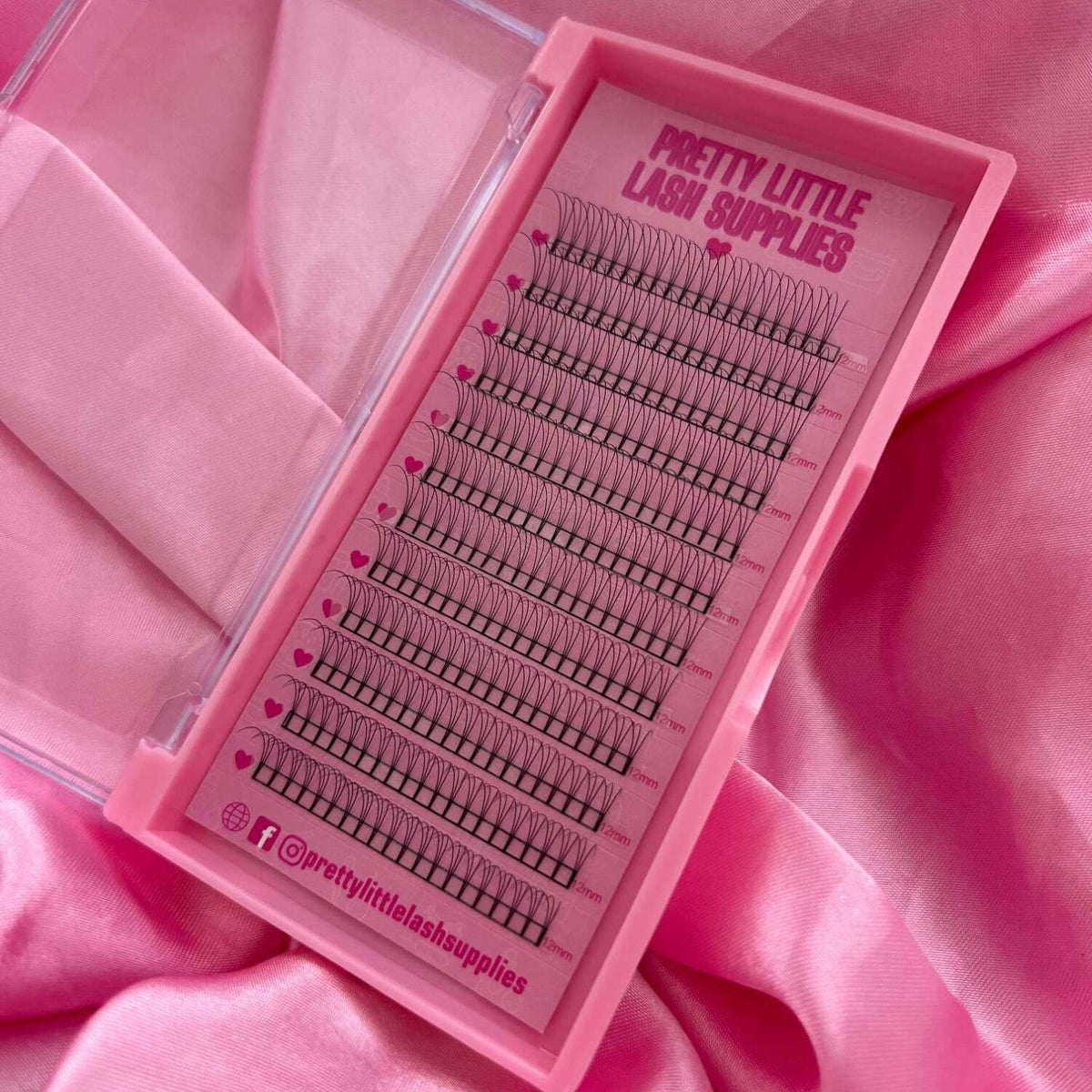 Black eyelash extensions in a pink case, featuring a professional style for beauty enthusiasts.